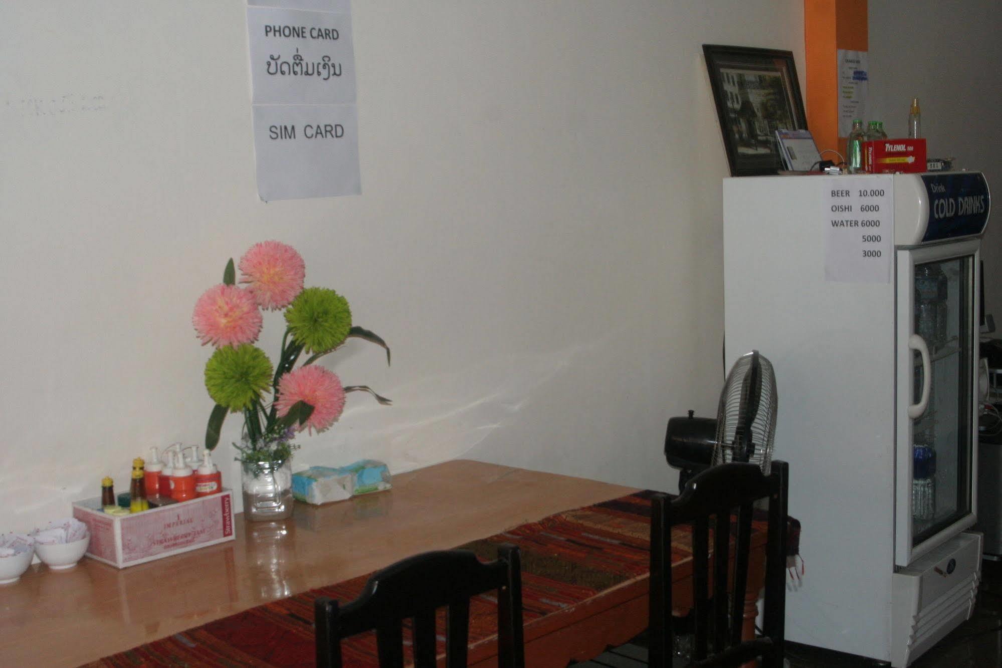 Orange Backpacker Hostel เวียงจันทน์ ภายนอก รูปภาพ