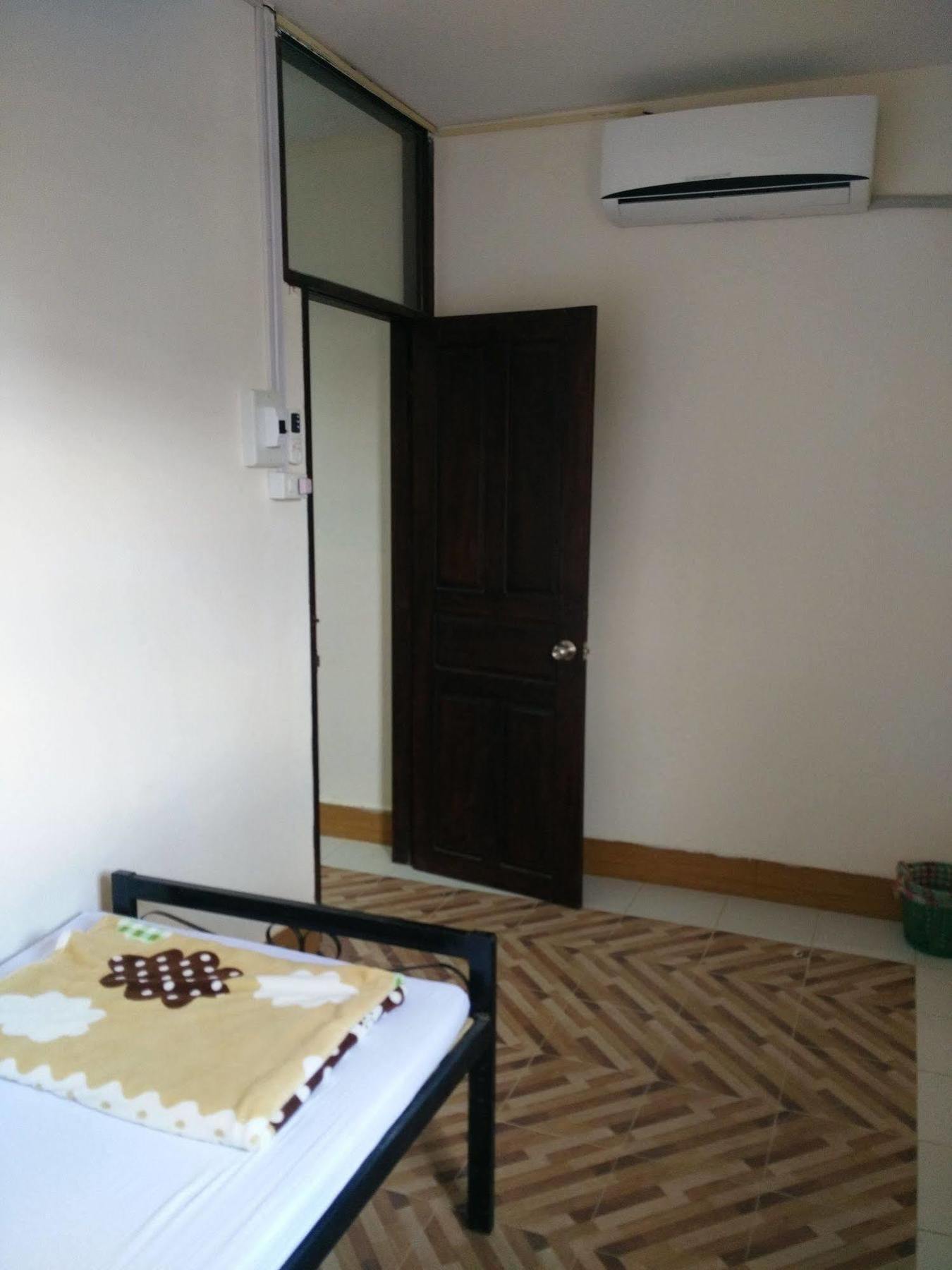 Orange Backpacker Hostel เวียงจันทน์ ภายนอก รูปภาพ
