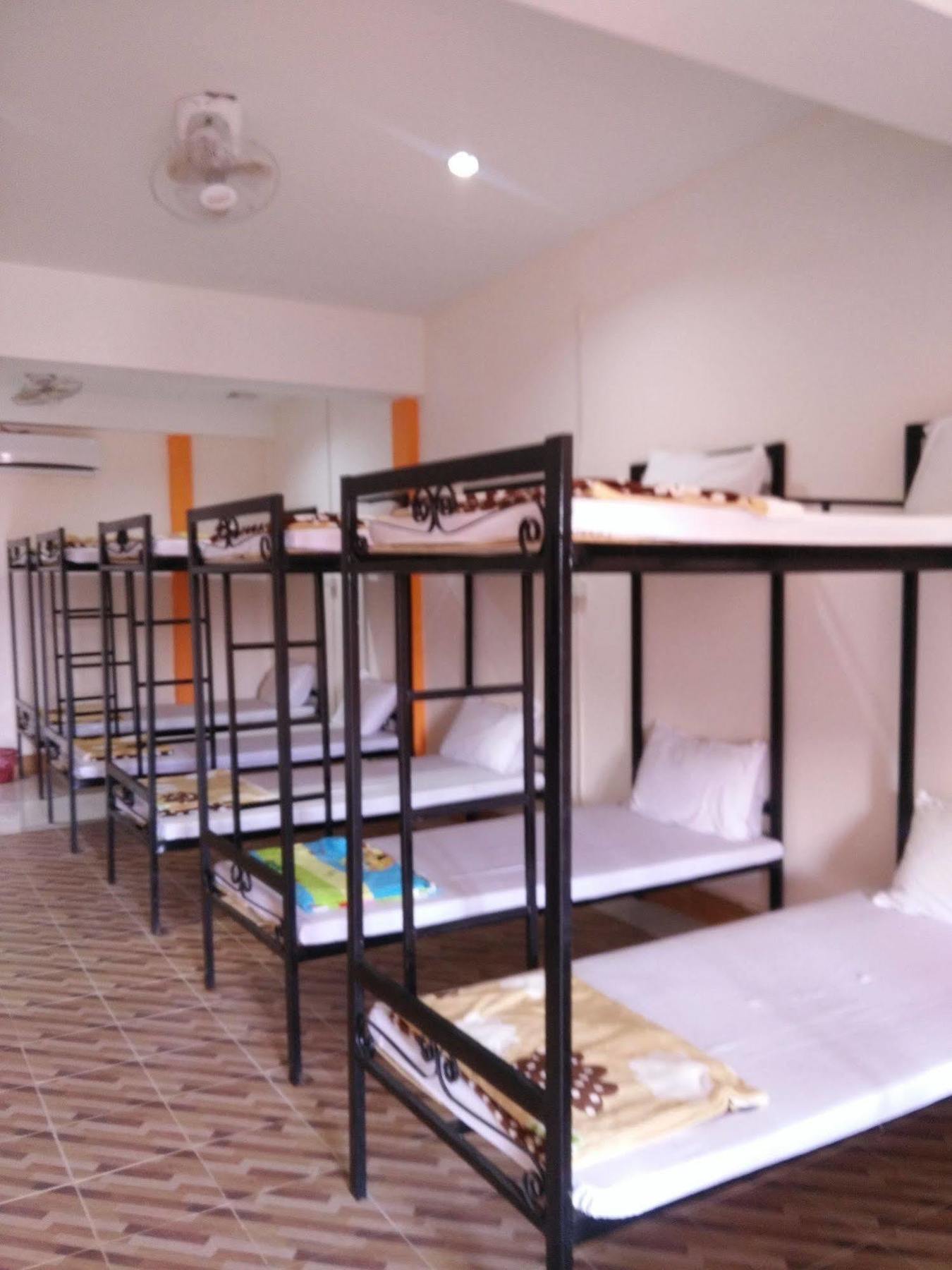 Orange Backpacker Hostel เวียงจันทน์ ภายนอก รูปภาพ