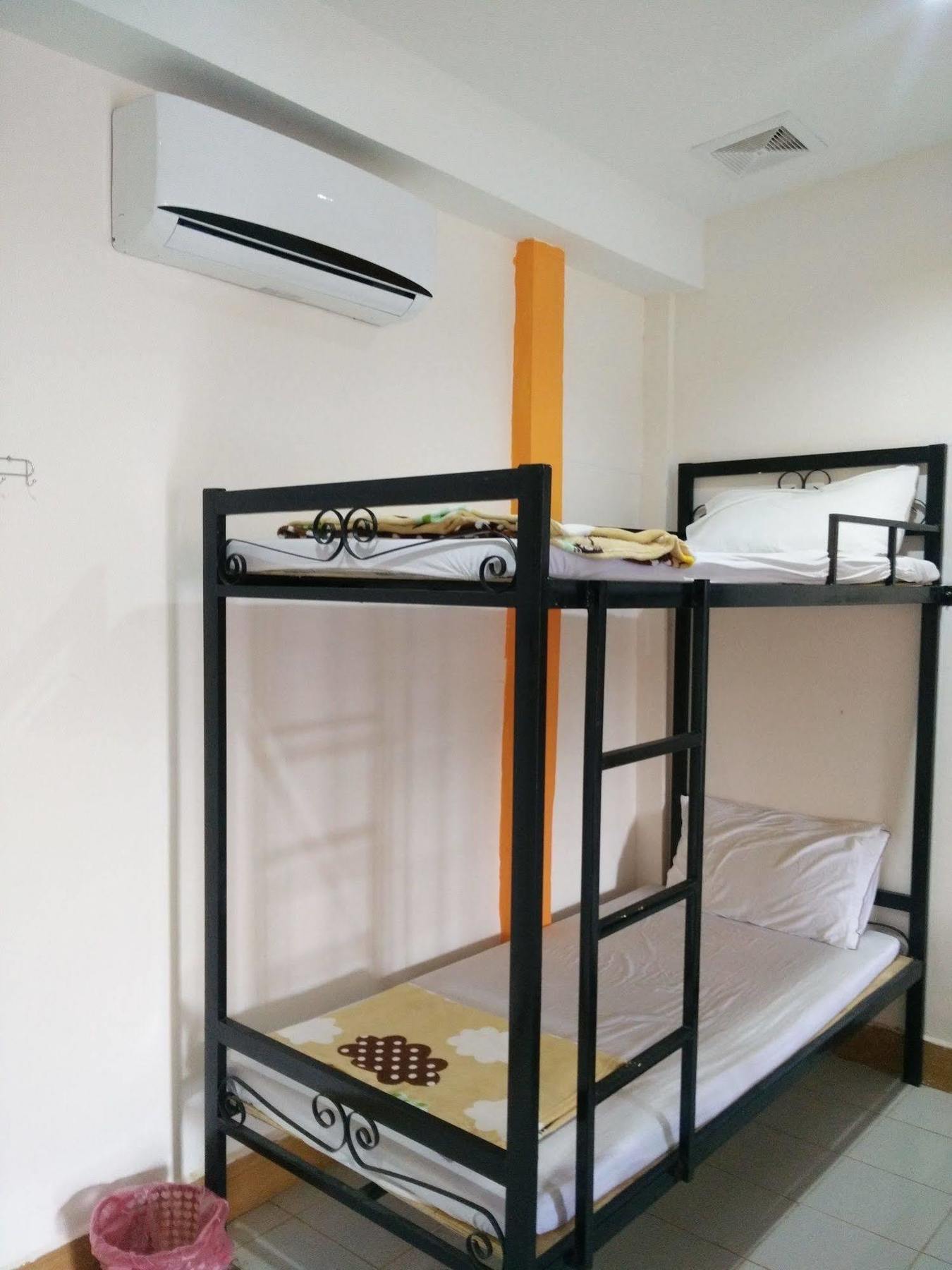 Orange Backpacker Hostel เวียงจันทน์ ภายนอก รูปภาพ