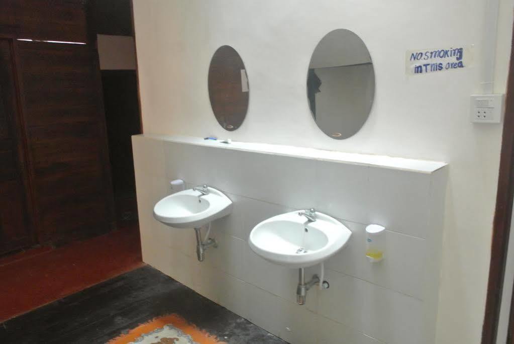 Orange Backpacker Hostel เวียงจันทน์ ภายนอก รูปภาพ